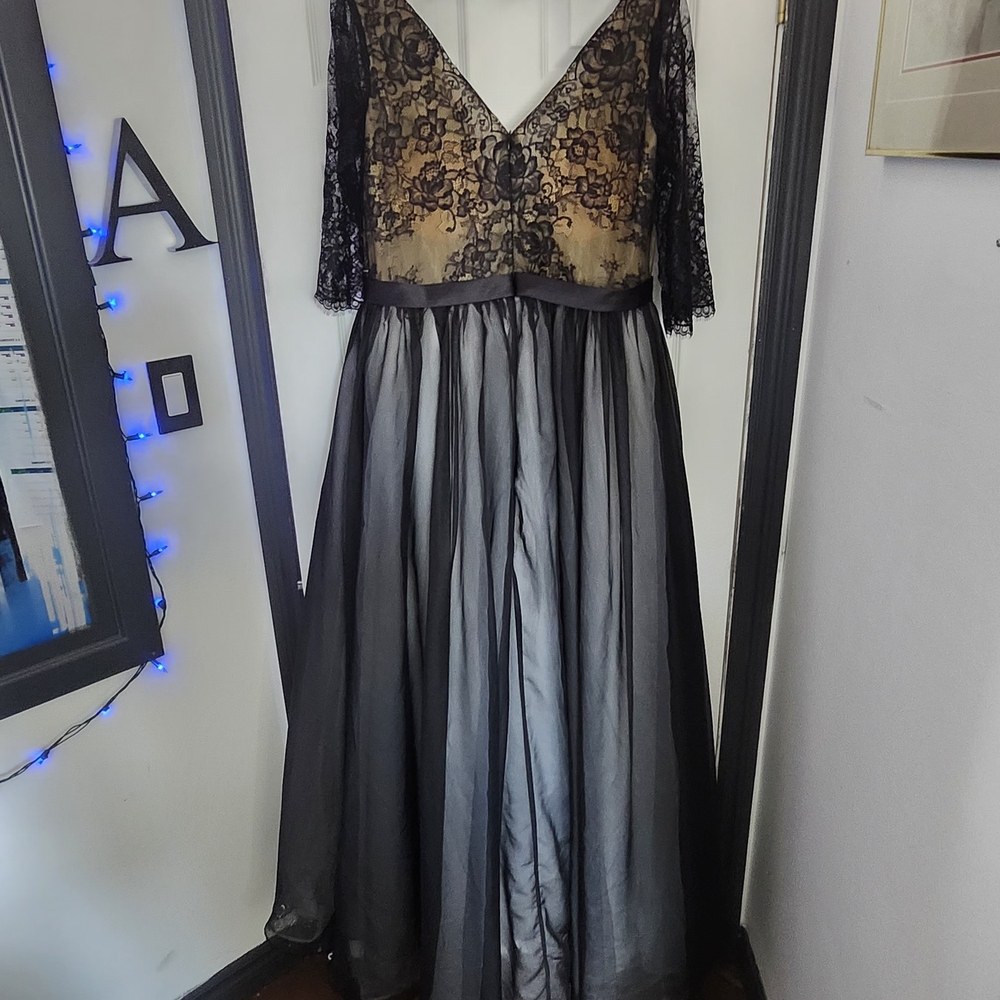 Chic Black and Gold Lace Maxi Dress